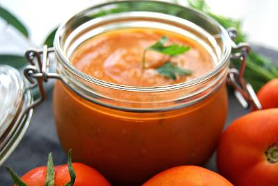 Soupe de tomates aux poivrons grillés