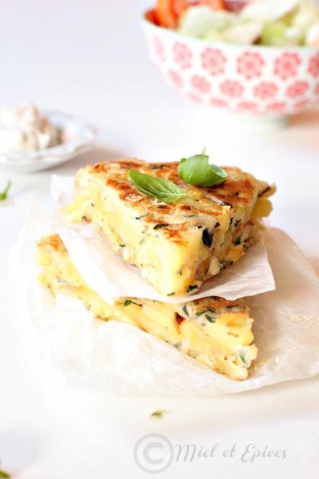 Tortilla de pommes de terre aux oignons, piment vert et basilic