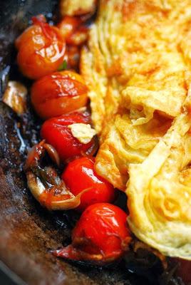 Le vendredi c'est retour vers le futur… L'omelette aux tomates à la Kylie Kwong parce qu'il y a toujours de la faim pour une omelette !