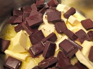 Du beurre et du chocolat fondus, la base de la recette