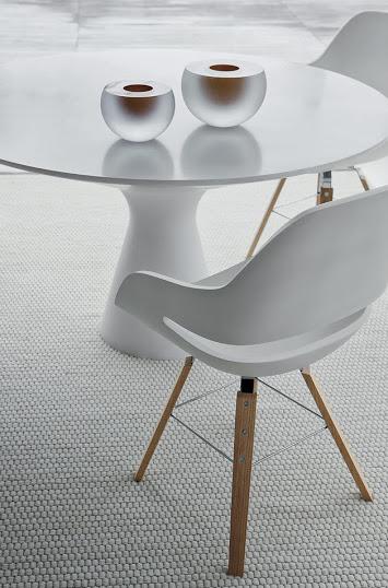 Une élégante table à manger blanche  : Blanco par Zanotta