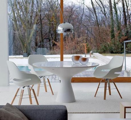 Une élégante table à manger blanche  : Blanco par Zanotta