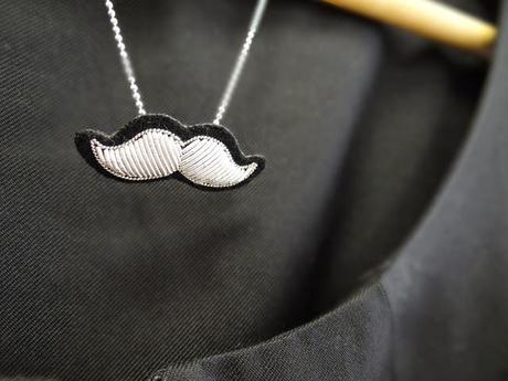 Moustache, nuage et coeur. Les nouveaux grades façon Macon & Lesquoy.