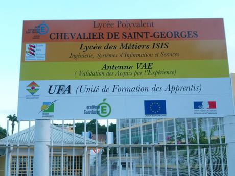 La fière allure du Lycée Chevalier de Saint-Georges, Boulevard des Héros aux Abymes