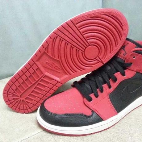 Air Jordan 1 Mid Red Black White air-jordan-1-mid-red-black-white-02