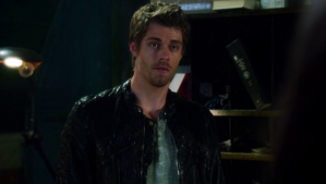 Critiques Séries : The Tomorrow People. Saison 1. Episode 5. All Tomorrow's Parties. vlcsnap-2013-11-07-16h17m42s243.png