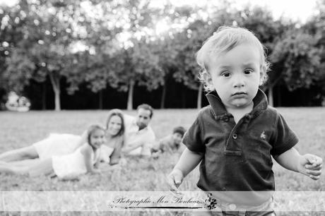 Photographe sur Paris (Porte Dorée) – Portrait de famille lifestyle Photographe sur Paris (Porte Dorée) – Portrait de famille lifestyle