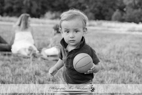 Photographe sur Paris (Porte Dorée) – Portrait de famille lifestyle Photographe sur Paris (Porte Dorée) – Portrait de famille lifestyle