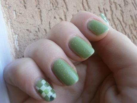 Nailstorming : Tiens toi à carreaux ... et à bientôt PB090627