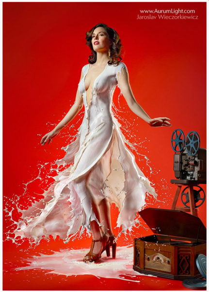 Avec le calendrier MILKY Pin-Ups, le lait n’aura jamais été aussi sexy! milk2