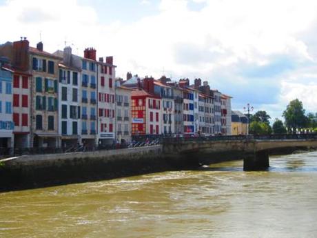 Ambiance feutrée sur les hauteurs de Bayonne Ambiance feutrée sur les hauteurs de Bayonne