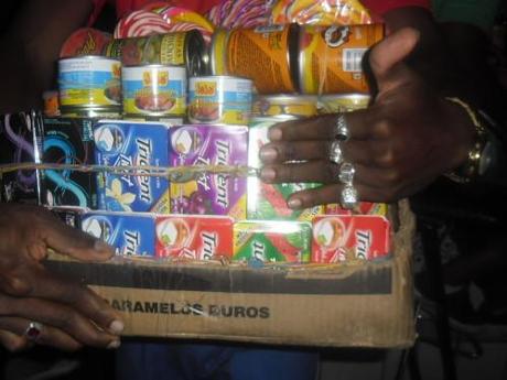 Sucré ou salé? Vendeur ambulant en République DOminicaine 3