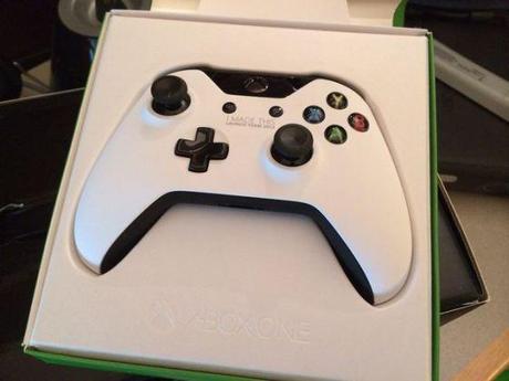 Le déballage de la Xbox One blanche ! xbox-one-blanche-4_0280000001502162