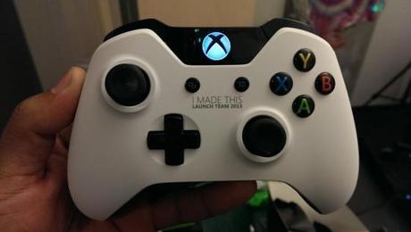 Le déballage de la Xbox One blanche ! 1384986685-white-xbox-one-controller