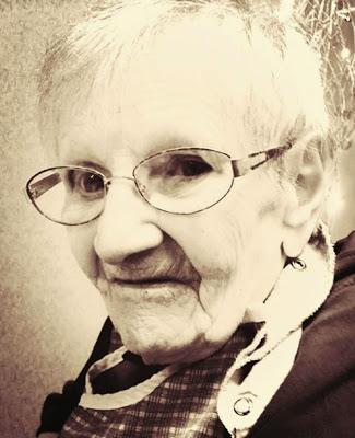 Le mois des morts: ma grand-mère nous a quitté. Le mois des morts: ma grand-mère nous a quitté.