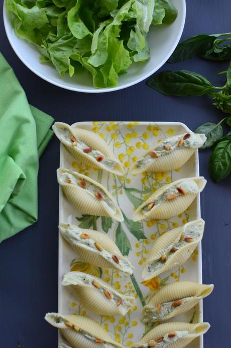 Conchiglioni con ricotta e pesto Conchiglioni con ricotta e pesto