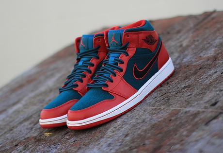 Air Jordan 1 Mid Dark Sea Wool air-jordan-1-mid-dark-sea-wool-3