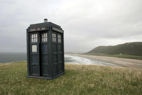 TARDIS on the Beach by StarlitSkys DOCTOR WHO│ LA CABINE FÊTE SES 50 ANS