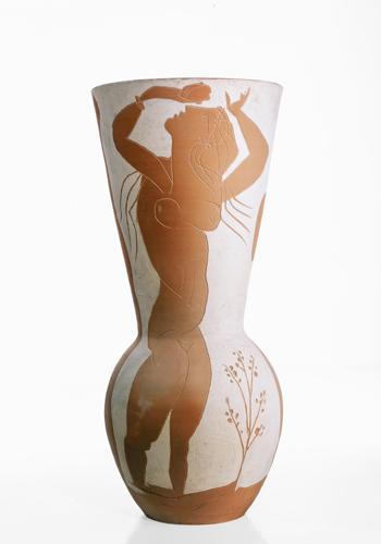 Vase aux danseuses ou bacchanale, Pablo Picasso, 24 juillet 1950. Grand vase à col évasé, terre cuite rouge, gravée et peinte à l'engobe ocre. Pièce unique. Collection particulière. (c) Succession Picasso 2013