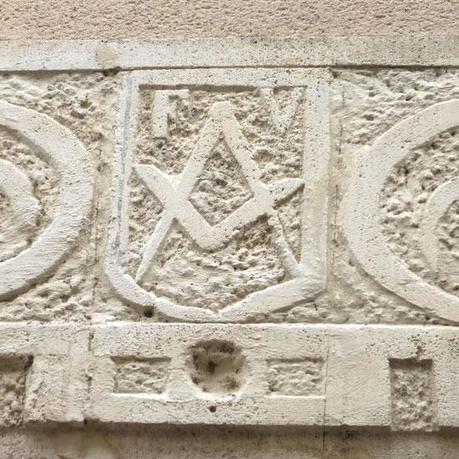 Un linteau de Compagnon à Tocane-Saint-Apre (24) Un linteau de Compagnon à Tocane-Saint-Apre (24)