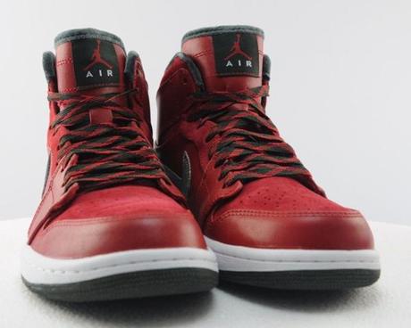 Air Jordan 1 Retro High Premier Varsity Red Dark Army air-jordan-1-high-retro-premier-varsity-red-dark-army-01