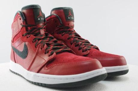 Air Jordan 1 Retro High Premier Varsity Red Dark Army air-jordan-1-high-retro-premier-varsity-red-dark-army-08
