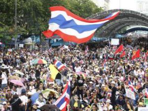 2013-11-24T082352Z_238981448_GM1E9BO19AY01_RTRMADP_3_THAILAND-PROTESTS_0_0