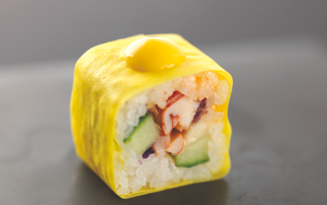 CRISPY LOBSTER : Maki homard crispy et banane sauce yuzu.