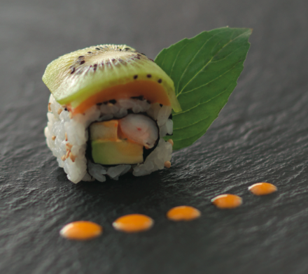 HAWAIAN ROLL : California crevette basilic sauce yuzu mangue