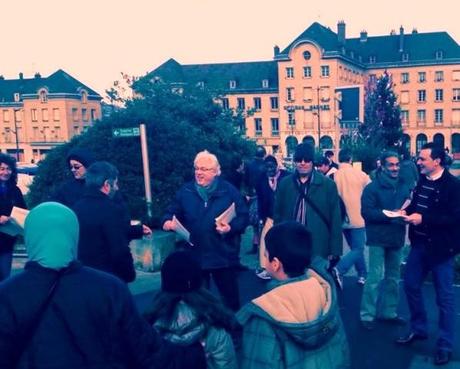 Municipales 2014 : la campagne de Creil-Avenir sur le marché diffusion tract du 30 NOVEMBRE