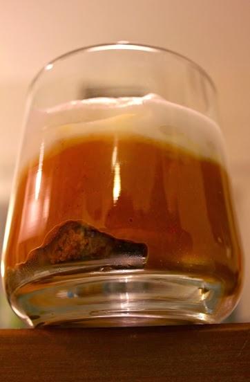 Soupe de Noël en cappuccino carotte, courge et pain d’épices. Etages de la soupe