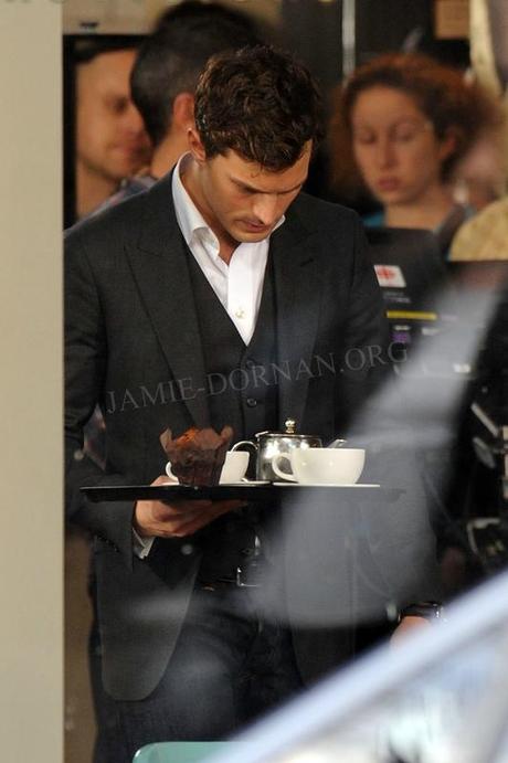 Tête à tête entre Christian et Anastasia dans le café CS1