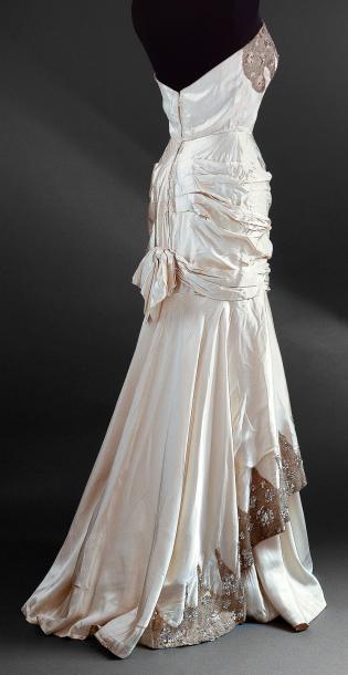 Vente d’étoffes, papiers peints, costumes et haute-couture Robe du soir, vers 1950