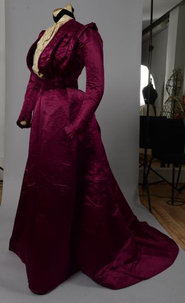 Vente d’étoffes, papiers peints, costumes et haute-couture Robe du soir à deux corsages griffée Craignac Toulouse-Paris, vers 1900