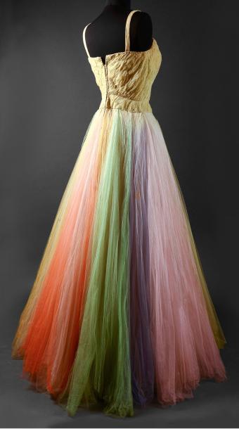 Vente d’étoffes, papiers peints, costumes et haute-couture Robe du soir, vers 1950