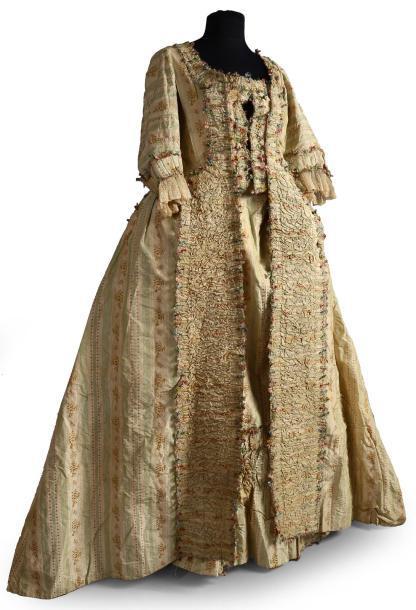 Vente d’étoffes, papiers peints, costumes et haute-couture Robe à la française, vers 1770-1780