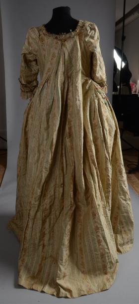 Vente d’étoffes, papiers peints, costumes et haute-couture Robe à la française, vers 1770-1780