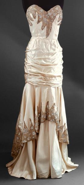 Vente d’étoffes, papiers peints, costumes et haute-couture Robe du soir, vers 1950