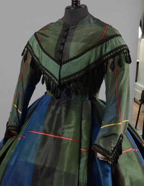 Vente d’étoffes, papiers peints, costumes et haute-couture Robe d'après-midi, vers 1860