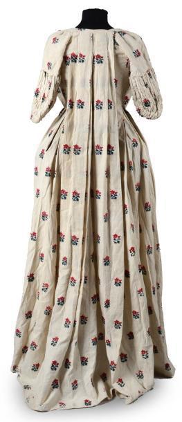 Vente d’étoffes, papiers peints, costumes et haute-couture Manteau de robe à la française, époque Louis XVI