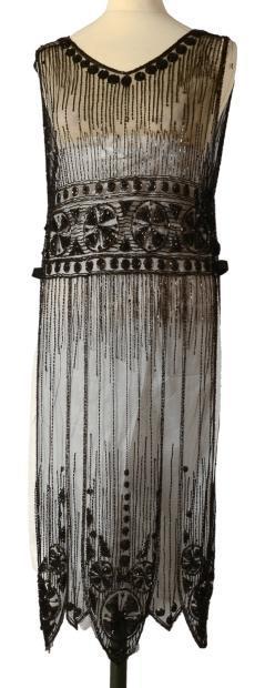 Vente d’étoffes, papiers peints, costumes et haute-couture Robe vers 1920-1930