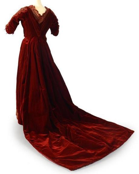 Vente d’étoffes, papiers peints, costumes et haute-couture Robe de bal, vers 1880