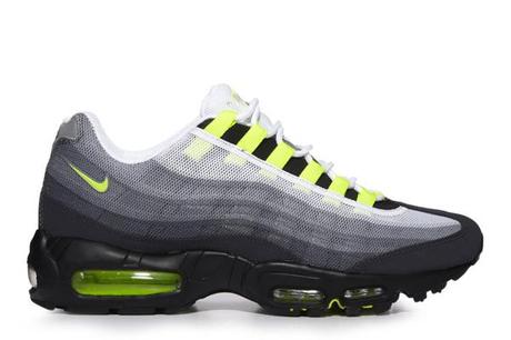 Sneakers Christmas: 10 idées cadeaux pour Noël nike-air-max-95-og-qs-neon