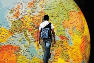 L’expatriation coûterait près de 10 milliards € par an à l’État Jeune expatrié