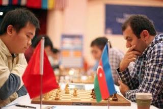 Ronde 7 : les joueurs chinois qui ont battu l'Azebaidjan 3-1 au championnat du monde d'échecs par équipes