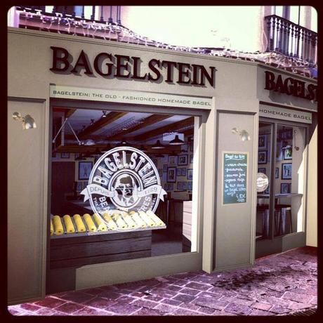 Une affiche de publicité rebondit sur l’affaire Léonarda Bagelstein