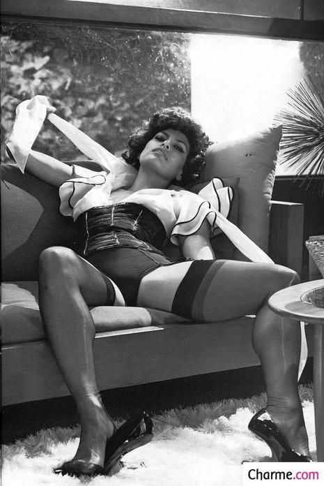 Eva Mendes seins lingerie