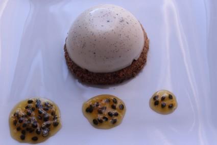 panacotta-vanille-sable-coco-coulis-passion.jpg
