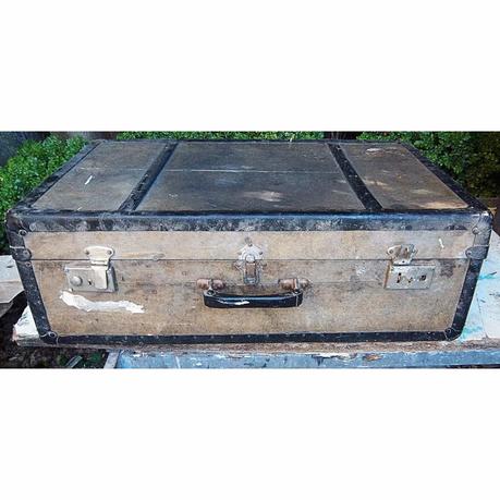 Arrivée à bon port Valise-table anigif