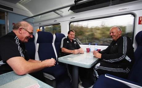 Mike Cron, Steve Hansen et Gilbert Enoka dans le train pour Limerick